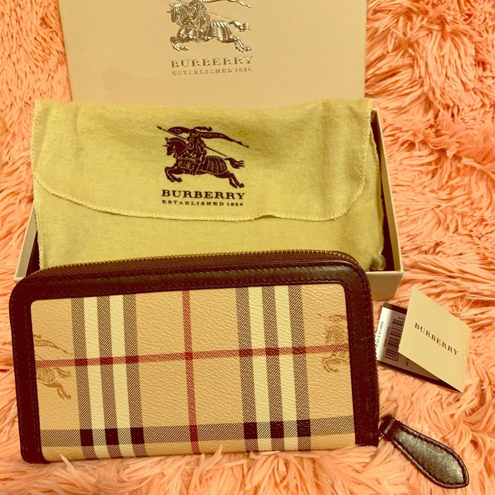Burberry Large Wallet with Zipper